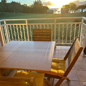 Grenade Les Pieds Dans L'eau Et Vue Caraibes Dans Magnifique De Appartement